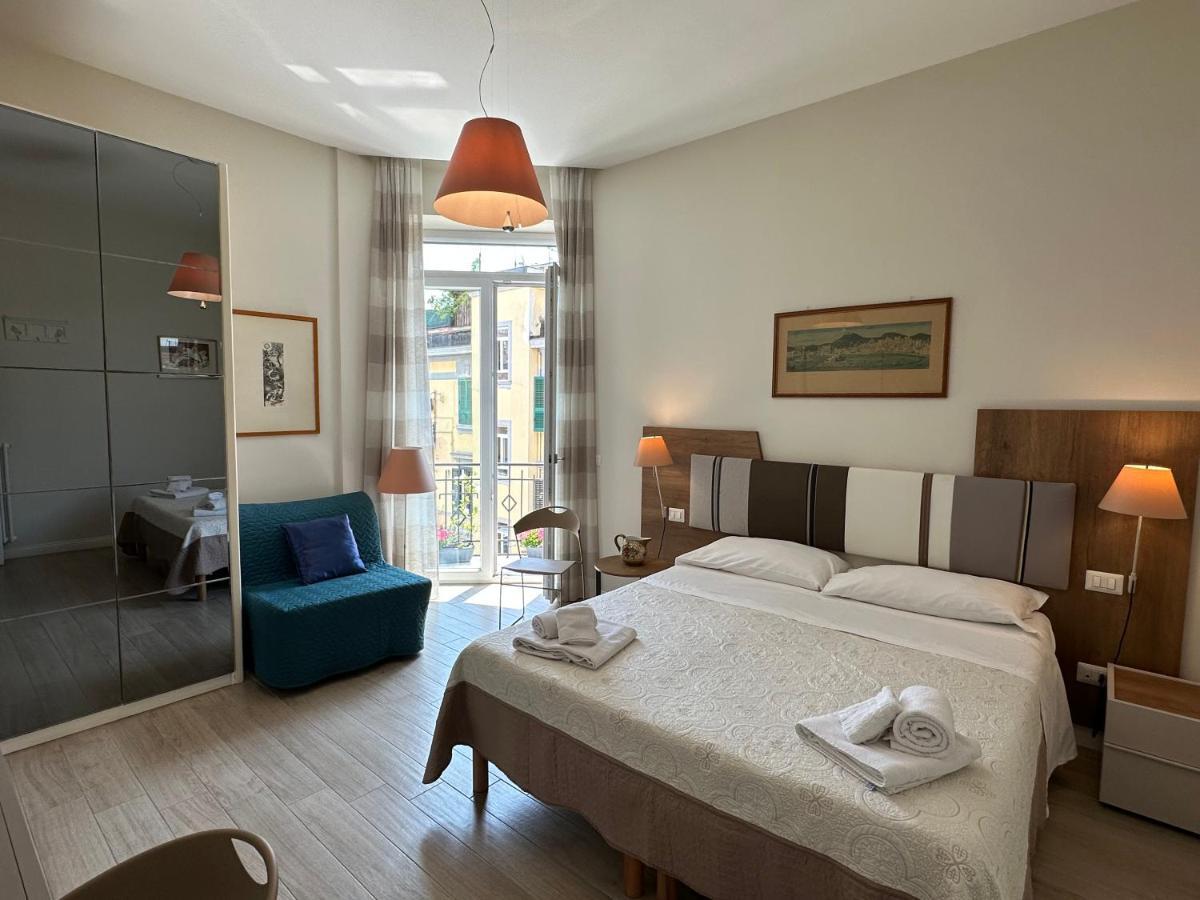 Domus Luca - Central Rooms In The Heart Of Naples Exterior photo
