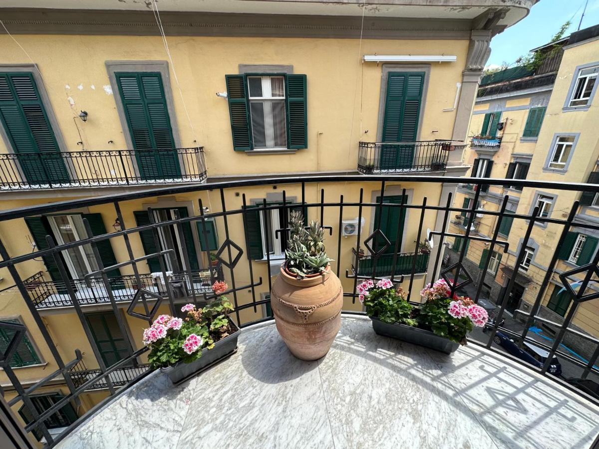 Domus Luca - Central Rooms In The Heart Of Naples Exterior photo